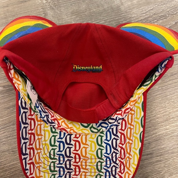 Disneyland rainbow Mickey hat new with tags - Picture 2 of 3